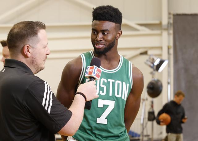 它背后折射 它背后折射